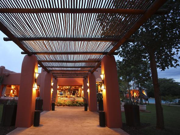 Zambezi Sun - entrance